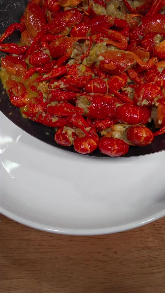 这是我最喜欢的口味,没有之一。主要这个小龙虾料真的是绝绝子