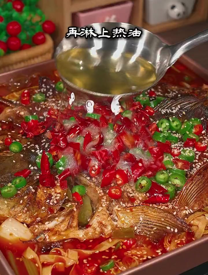 家里的烤箱别再吃灰了,做个麻辣烤鱼,味道不比外面的差!