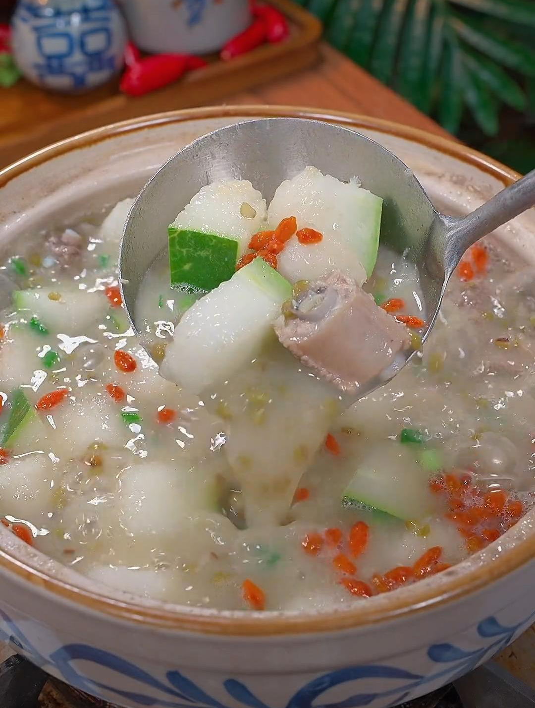 冬瓜排骨汤,很适合夏天
