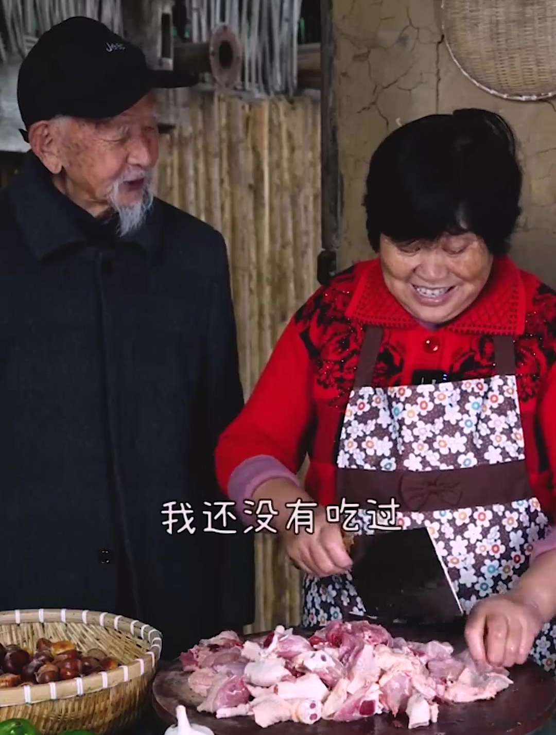 今天捡了很多板栗,婆婆做了板栗烧鸡,有想吃的朋友赶快学起来哦