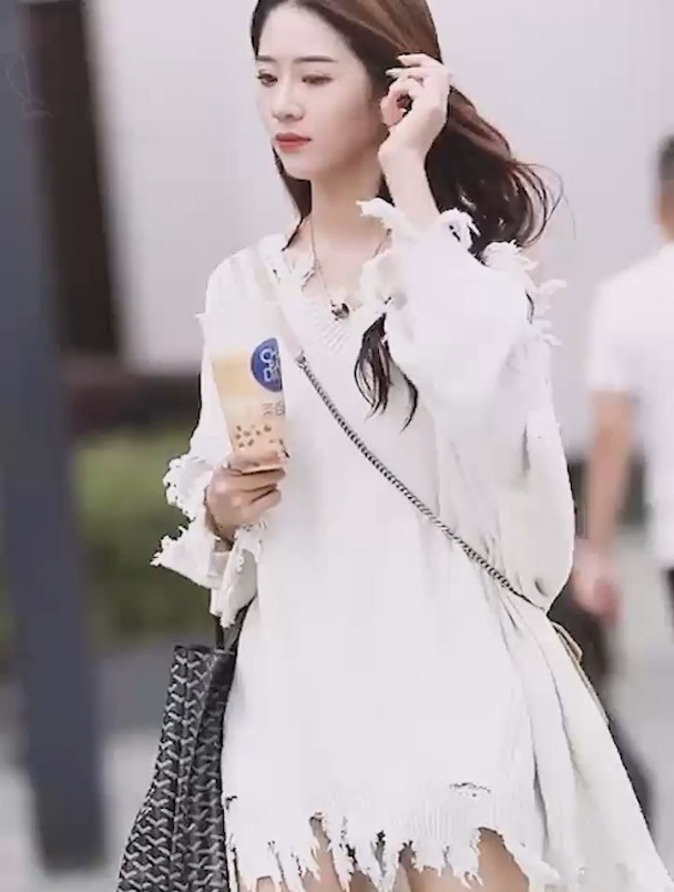 奶茶妹妹,穿搭性感,真好看