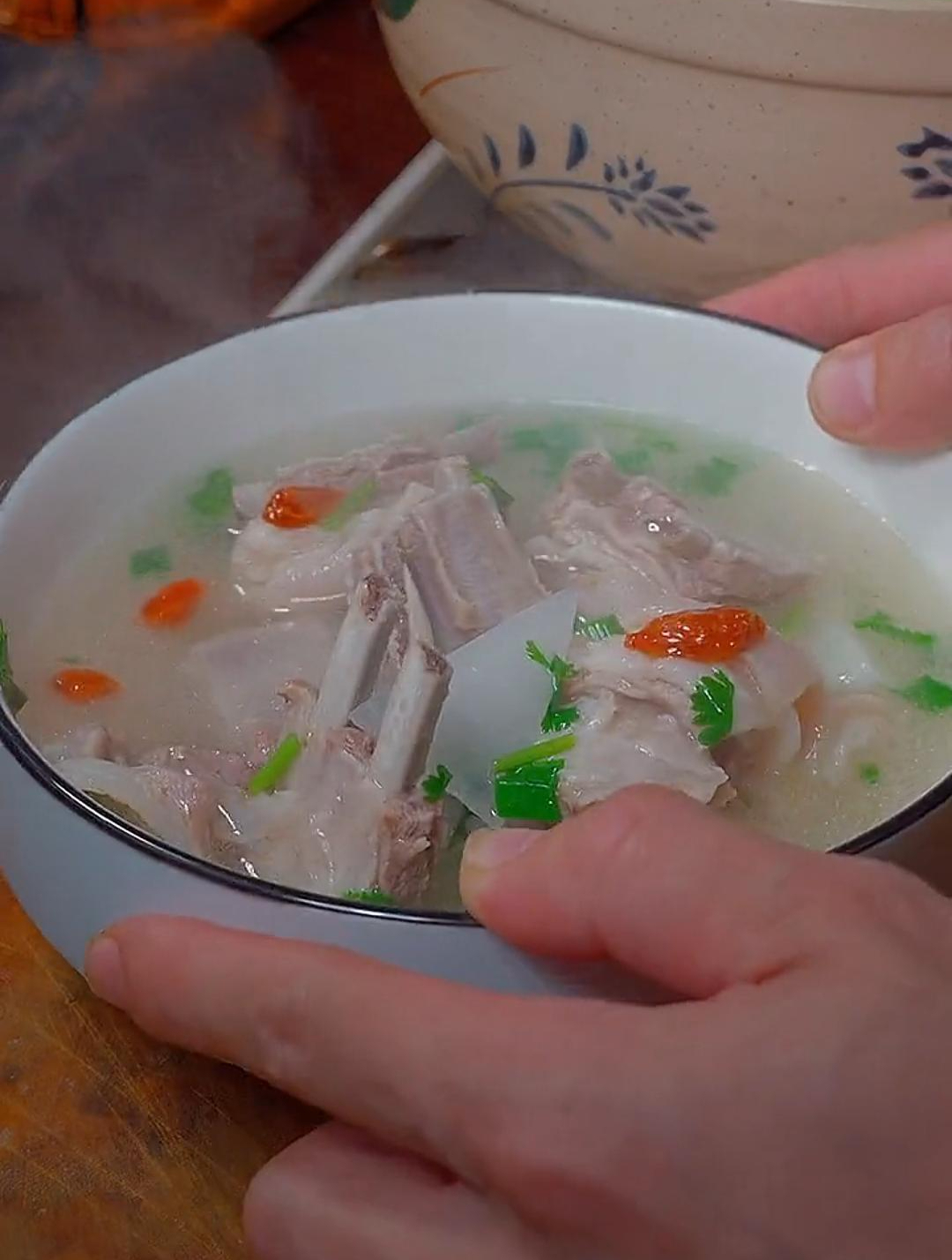 这样炖的羊肉汤汤鲜味美又营养,快点收藏做起来