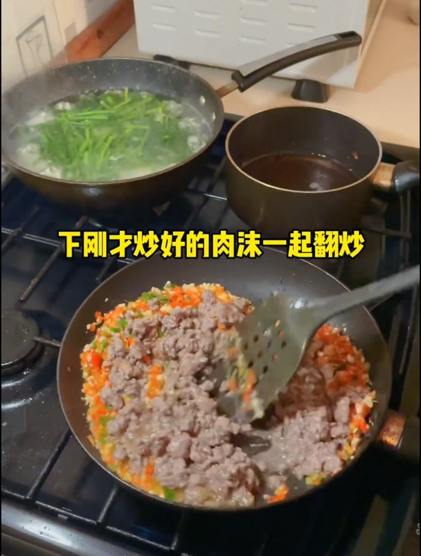 在英国做傣味,是家乡的味道,小米辣炒牛肉末!