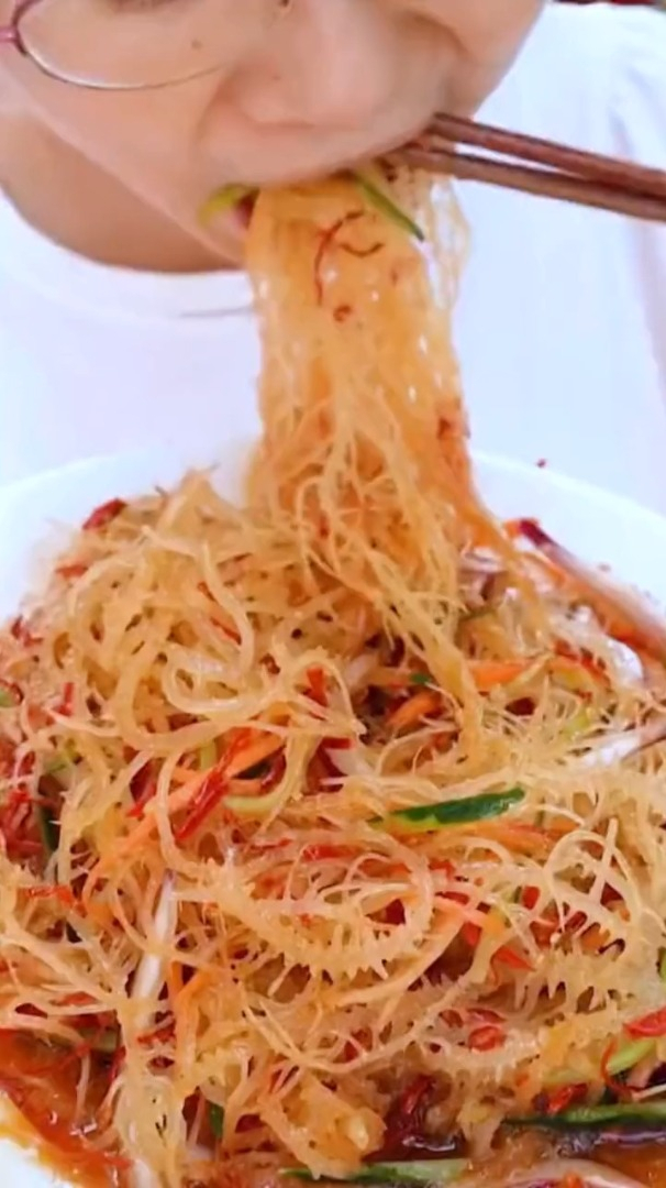 龙须菜也叫石花菜,冷水洗冷水泡,凉拌起来清脆爽口解油腻