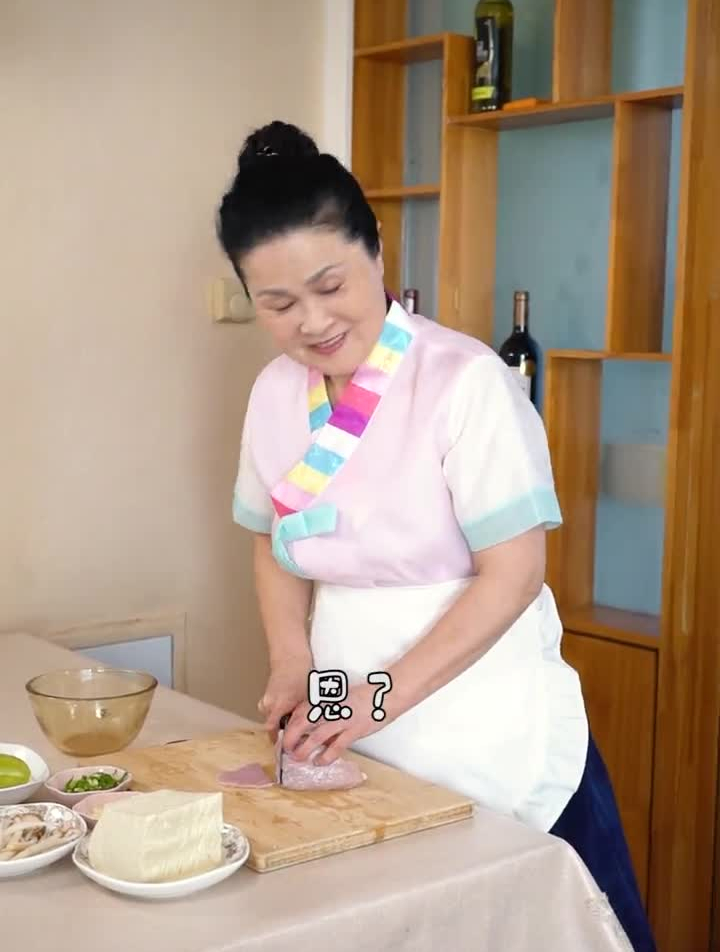 朝鲜族辣椒酱做什么都好吃,也可以直接做辣酱汤,你吃过吗?
