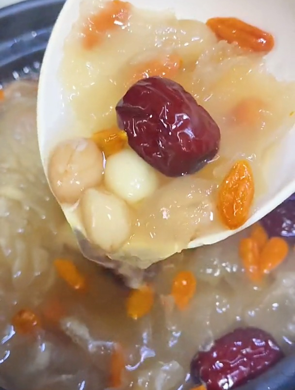 冬季皮肤干燥缺水,这个银耳汤你值得拥有 喝出好气色