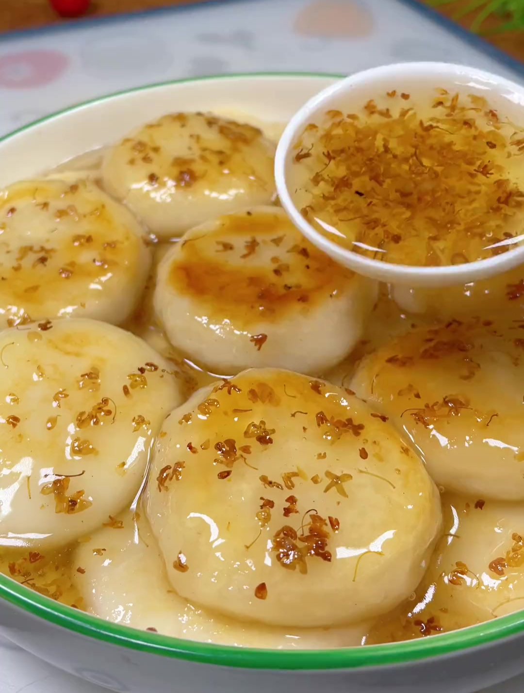 不用去饭店在家就能做出软糯香甜的桂花糍粑