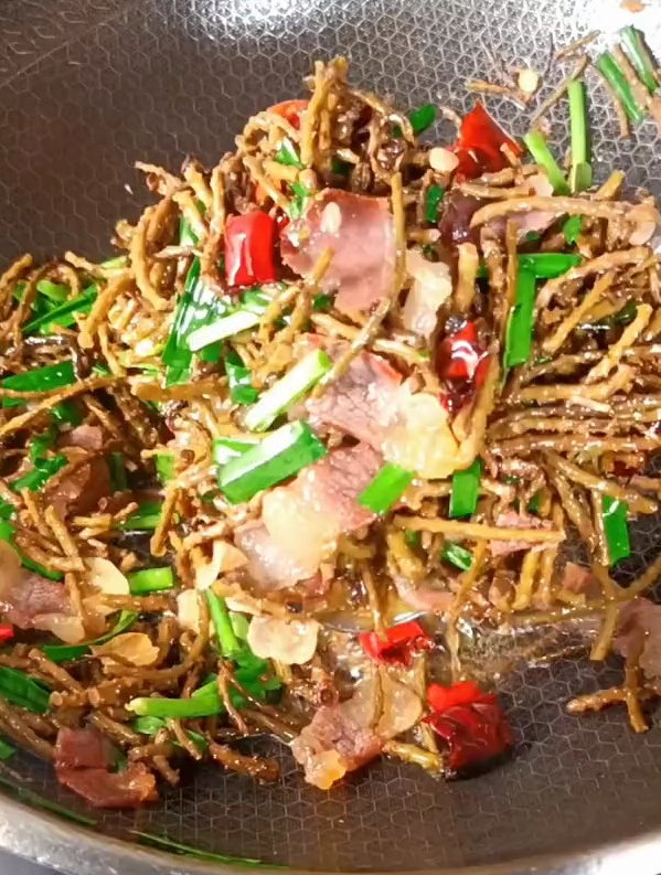 腊肉炒核桃花,好食材好味道