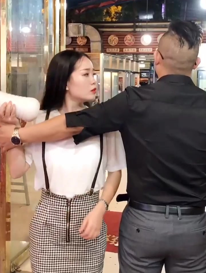 吃个火锅只点了一个清汤锅底 所有的菜都自带
