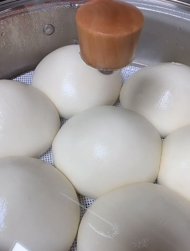 第一锅馒头热气腾腾出锅啦,2021蒸蒸日上,美食分享