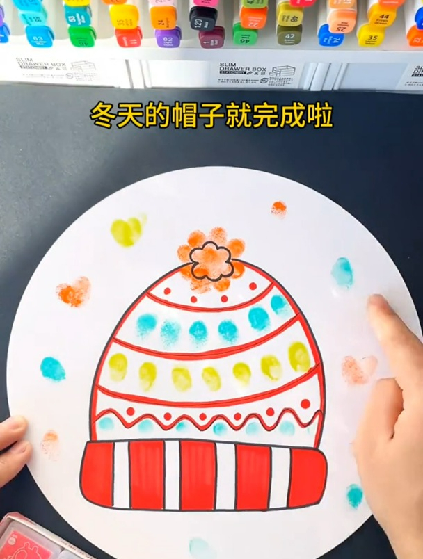 天冷了冬天快到了,适合幼儿园小朋友做的帽子创意儿童画来了