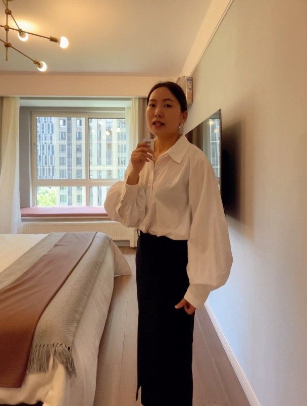 110㎡现代轻奢风装修,主卧色彩搭配有亮点