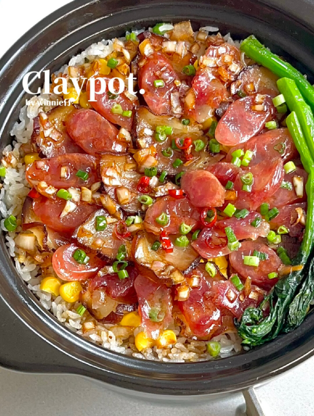 广式腊味煲仔饭香到爆,锅巴酥脆巨好吃!