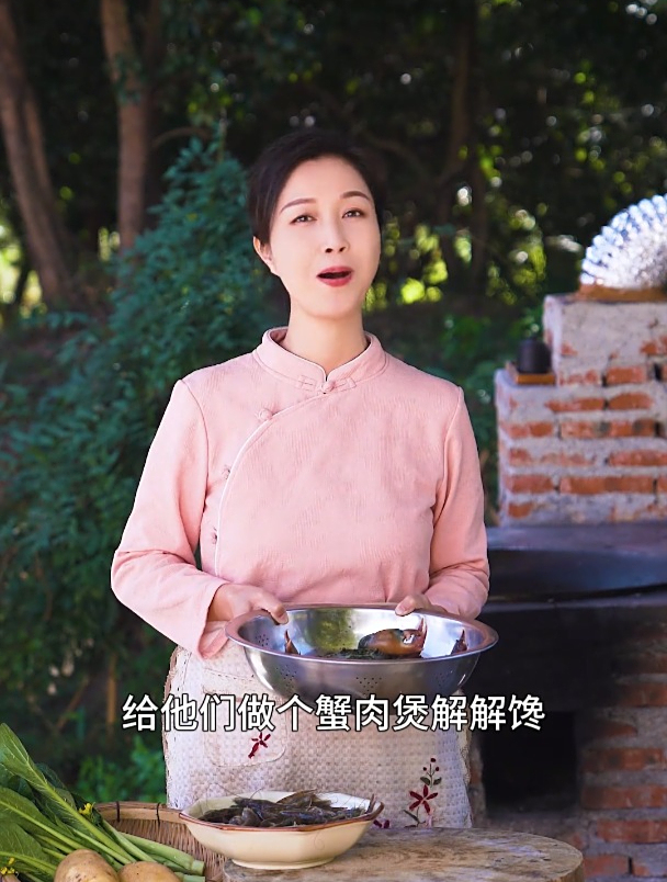 99块钱买了5只肉蟹,复刻胖哥俩的“肉蟹煲”满满一大煲