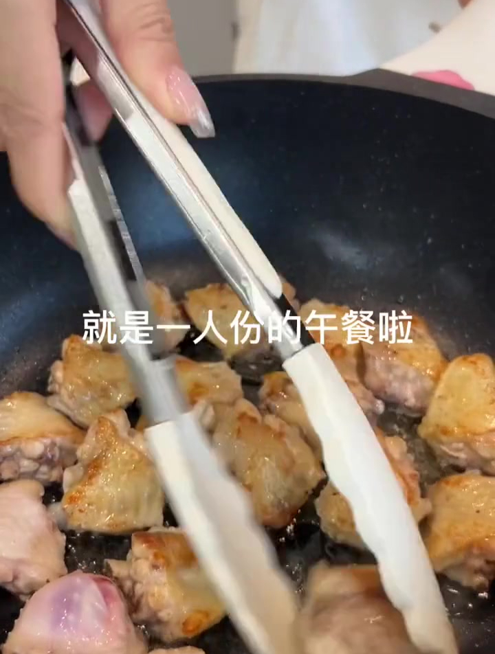 简简单单的午餐我的最爱辣炒鸡翅
