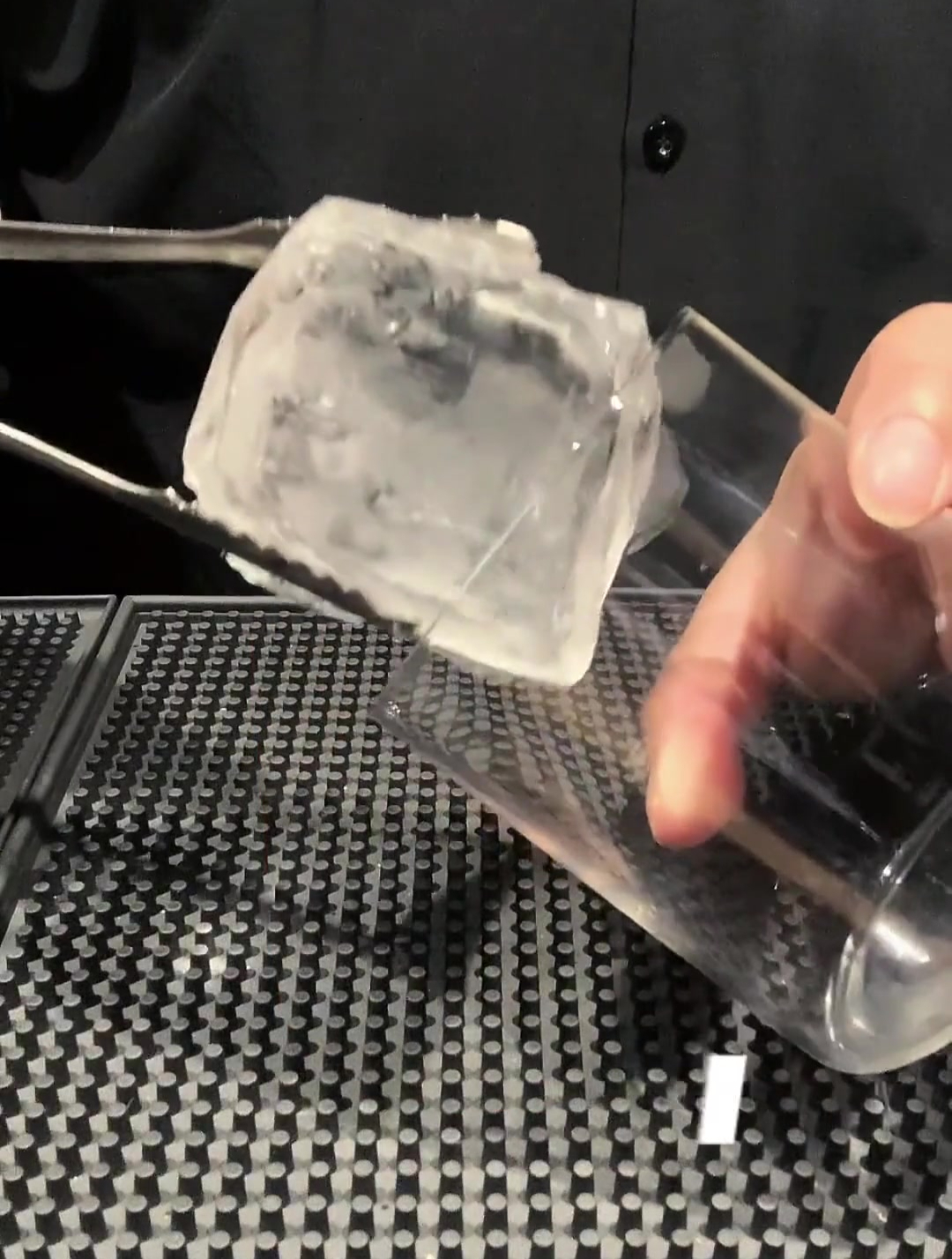 鸡尾酒:破冰船(Ice Breaker)意指可以缓和气氛