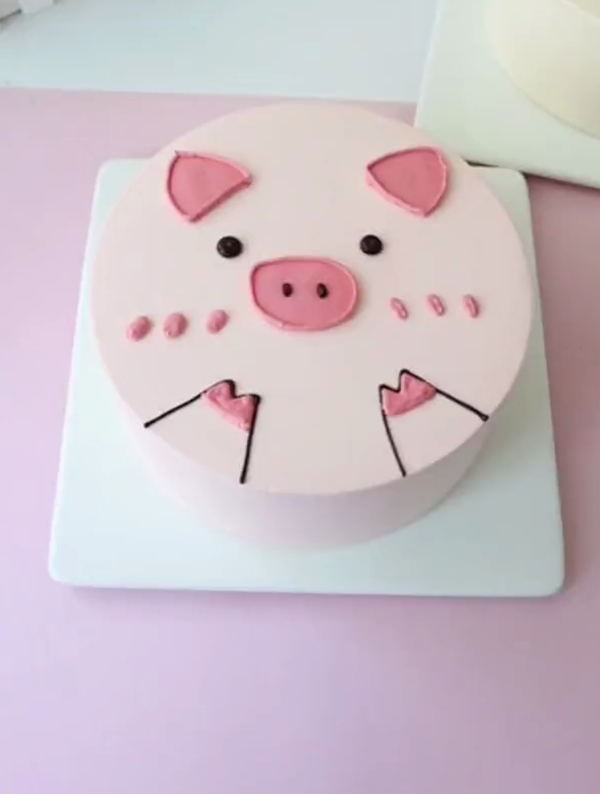 可爱小猪奶油蛋糕