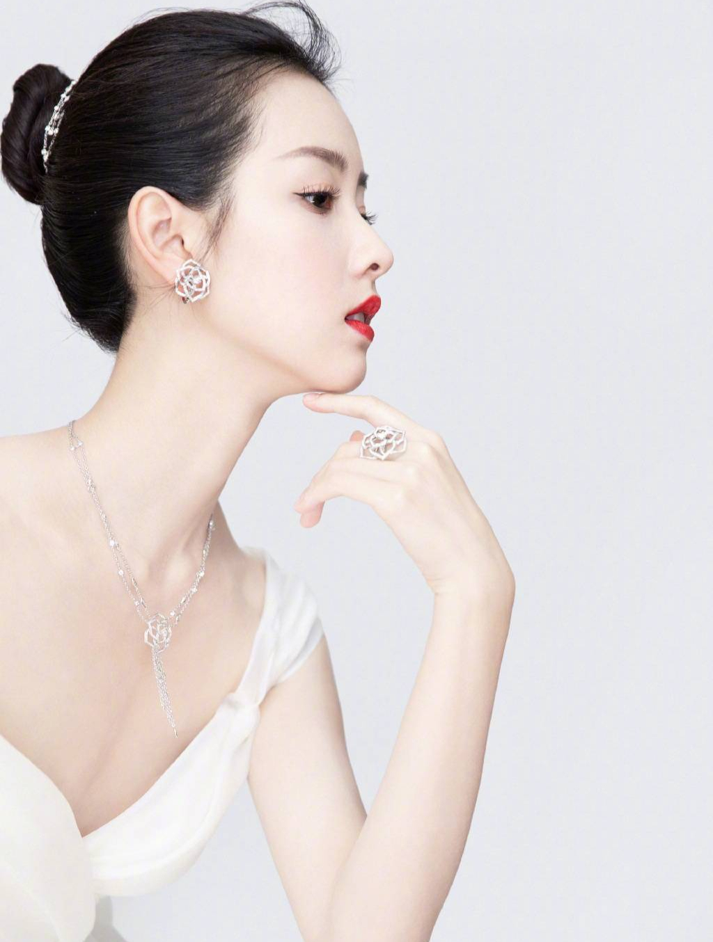 “娱圈学霸”陈都灵:当年美过奶茶妹妹,演技尴尬却频频合作顶流