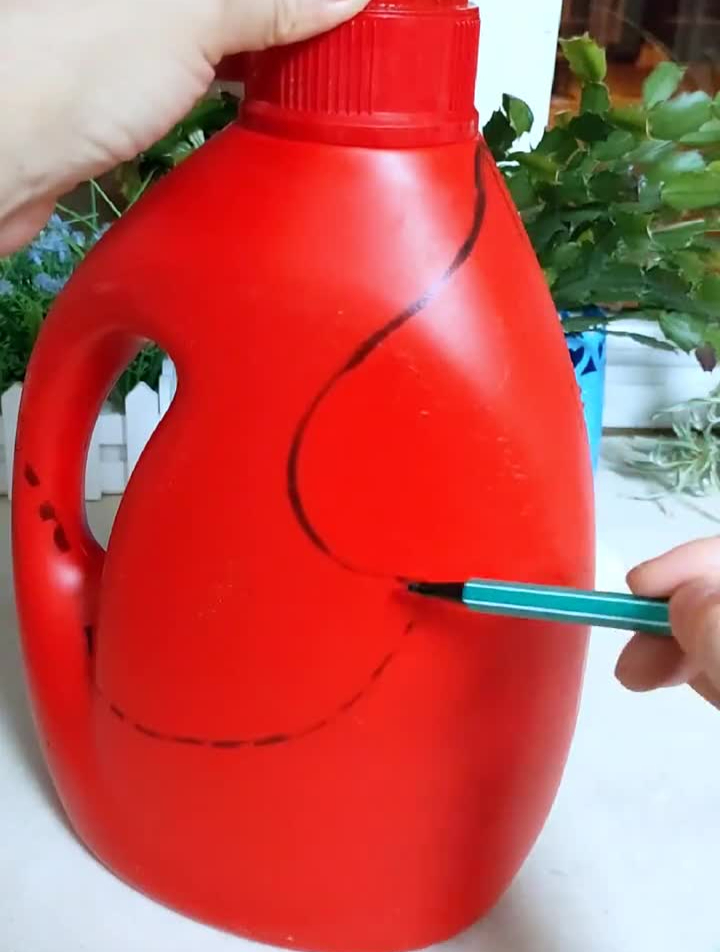 洗衣液瓶制作鲤鱼跃龙门