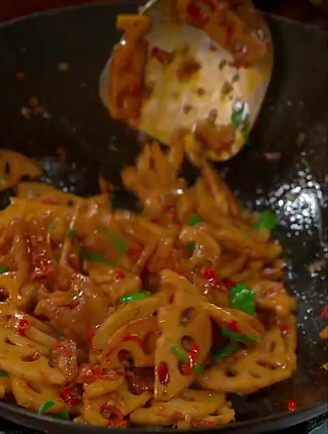 每天不知道吃什么下饭菜,你就试试这个小炒藕片,都是妈妈的味道