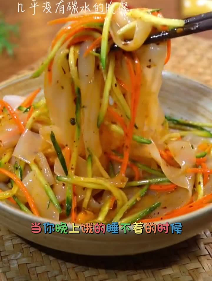 在家做美食晚上饿着睡不着的时候……夜宵