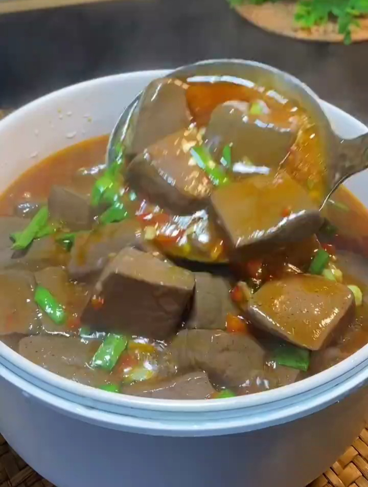 韭菜炒鸭血 无辣不欢