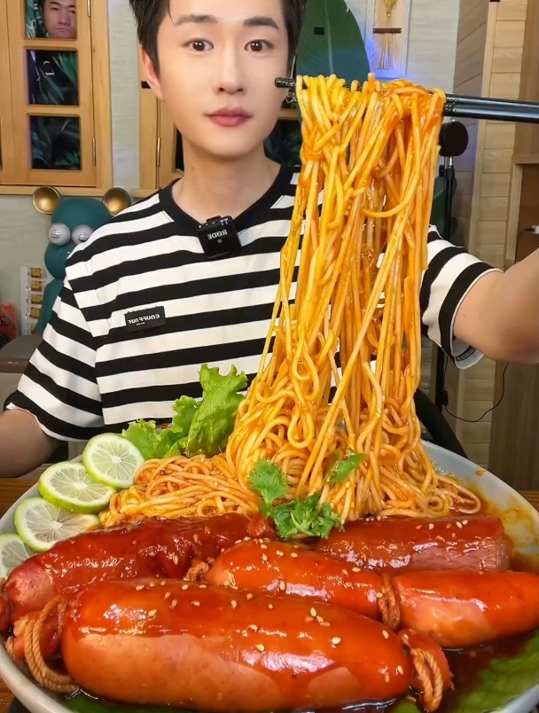 蟹黄拌面太香了吧