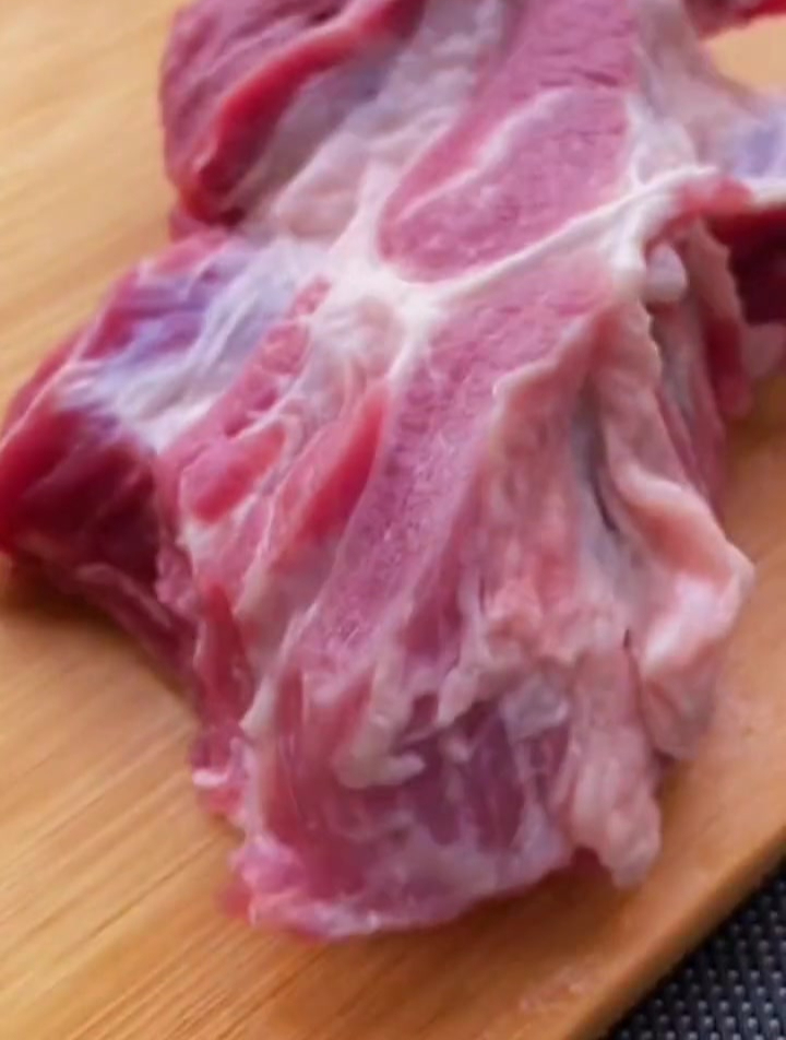 天气渐冷给家人安排一份清晰嫩滑的山药鸡蛋肉饼汤吧