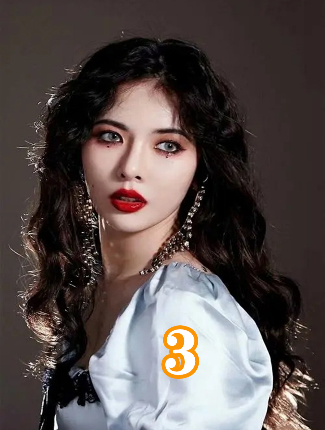 金泫雅舞台上“掀裙子”,遭网友谩骂后回怼:享受这样的舞台风格