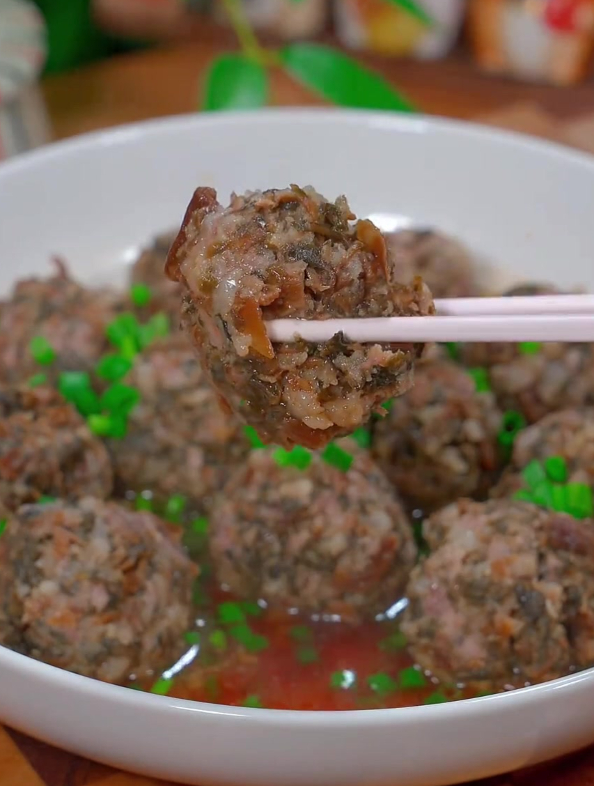 这样做的梅菜肉丸香气扑鼻,下饭简直没对手