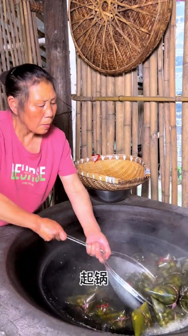 婆婆包的粽子,这是个啥馅,咱也不敢说,咱也不敢问!