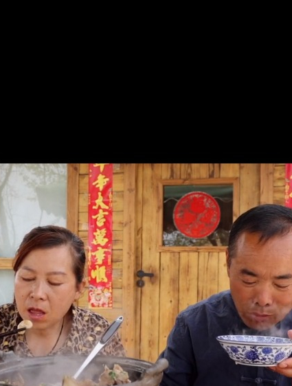 4个猪蹄半碗芸豆,食叔做“老妈蹄花”,肉烂汤鲜,味道名不虚传