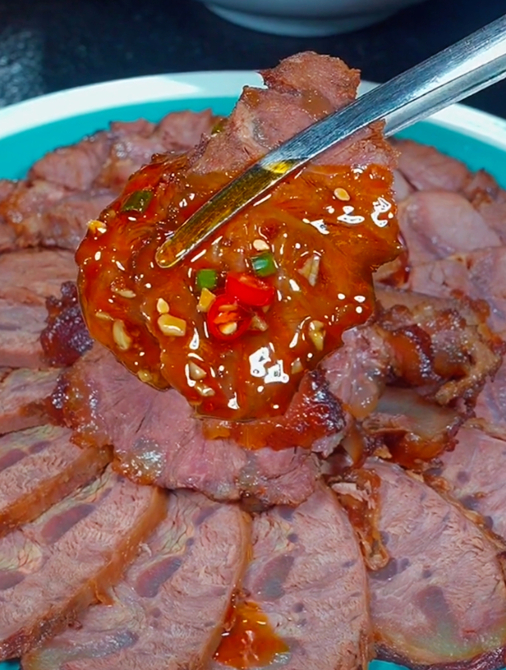 这样在家做的卤牛肉太好吃了,软烂入味,酱香浓郁,越吃越想吃!