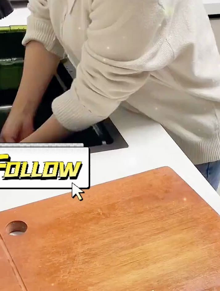 女子记录自己第一次杀鱼,动作一气呵成,鱼:我上辈子可没造孽