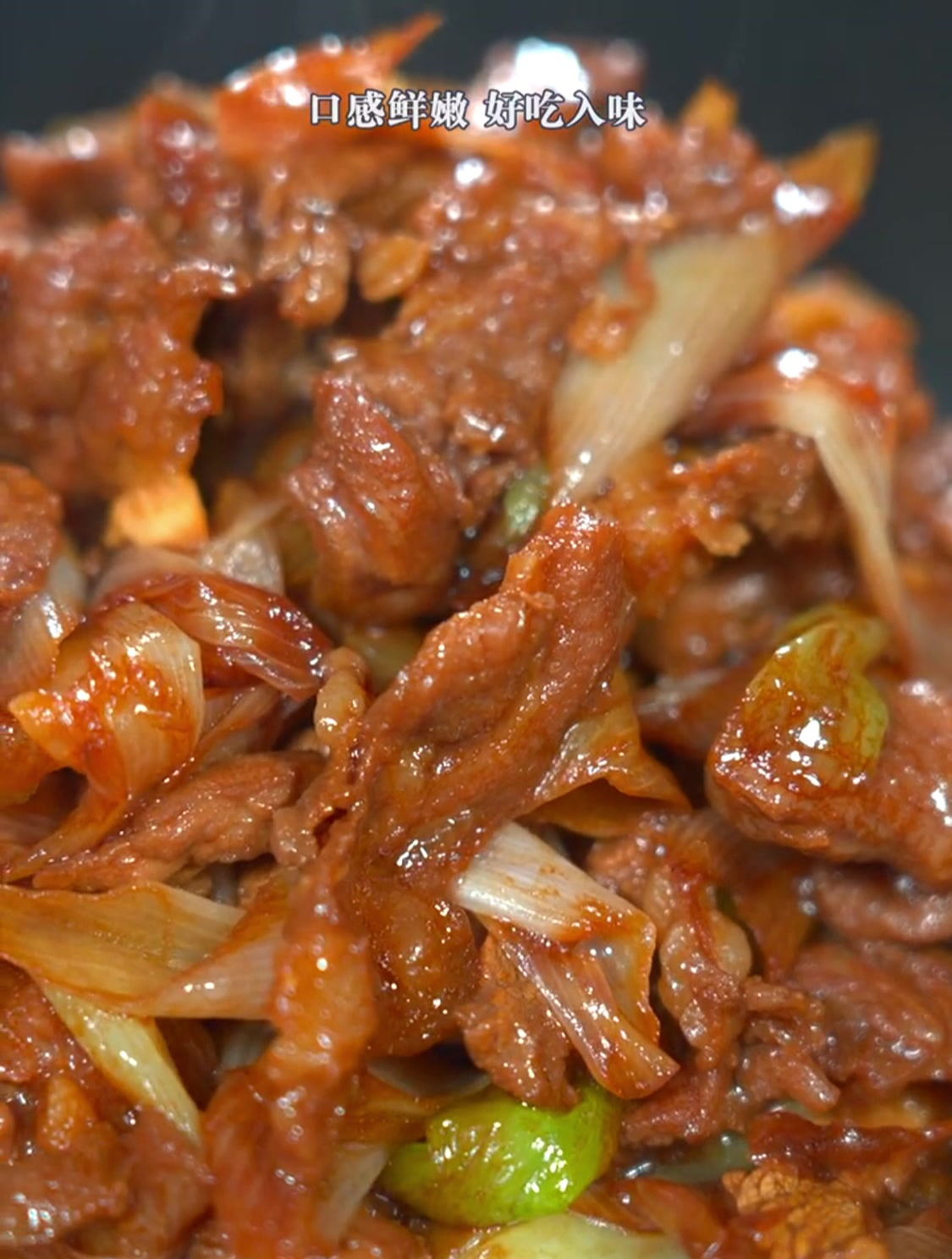 很多人都知道葱爆羊肉火候很重要,教你在家做和饭店一样肉嫩多汁