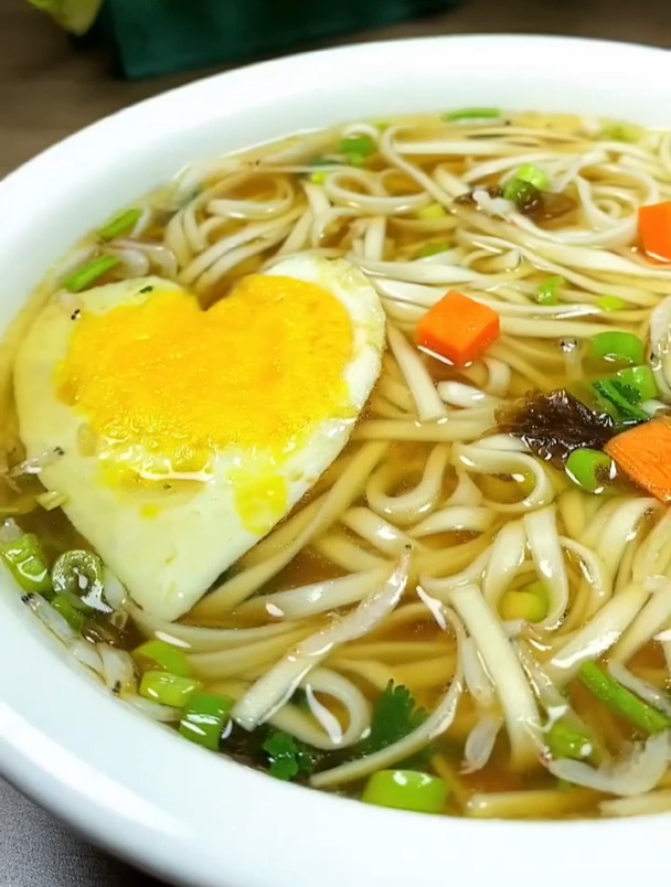 没时间做早饭的时候可以试试这个懒人汤面,简单味美又有营养!