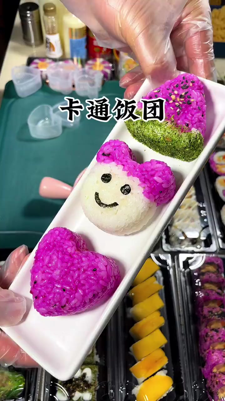 可爱的卡通饭团!