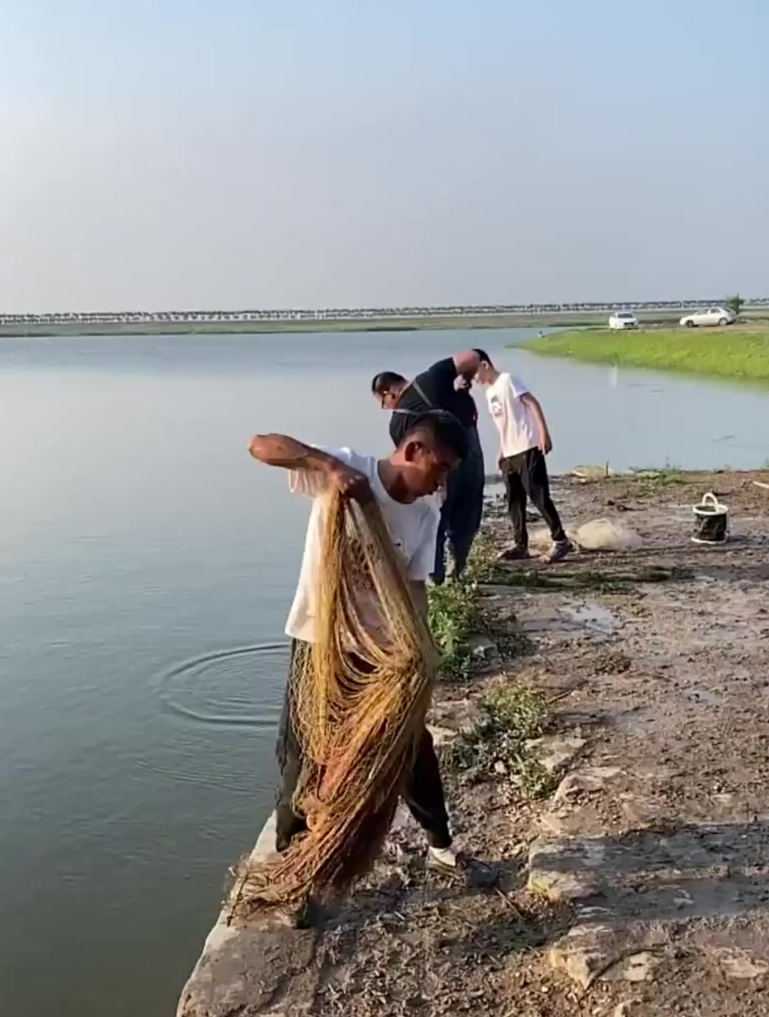 撒网抓鱼的都不见得,一个普通的渔网,愣是玩出了高级感