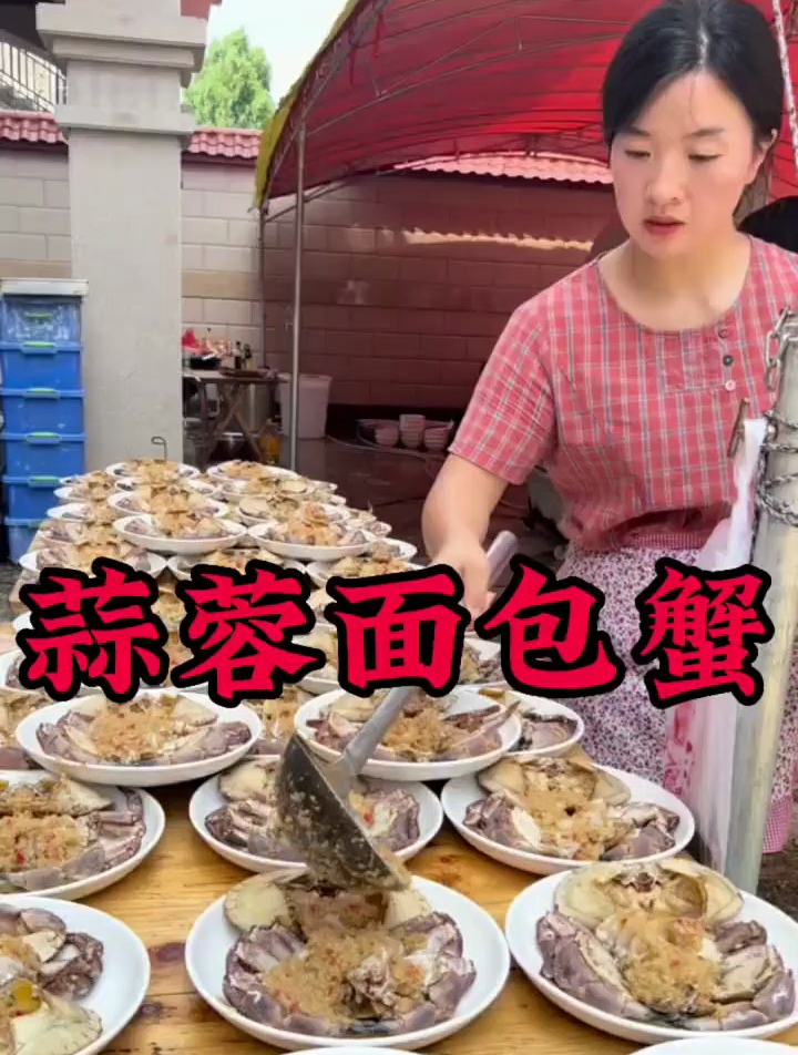 100多一只的面包蟹,整了50多只,我把它做成好吃的蒜蓉口味