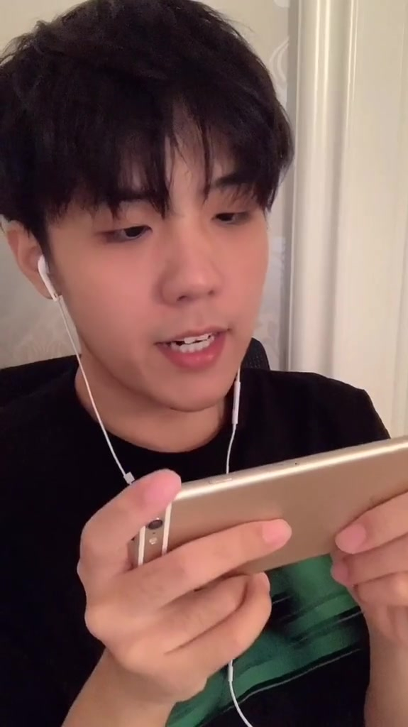 玩吃鸡时的队友语音:救救我救救我救救我!