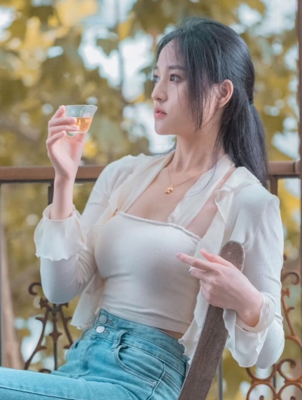 如何给正在喝茶的女生拍出好看照片?