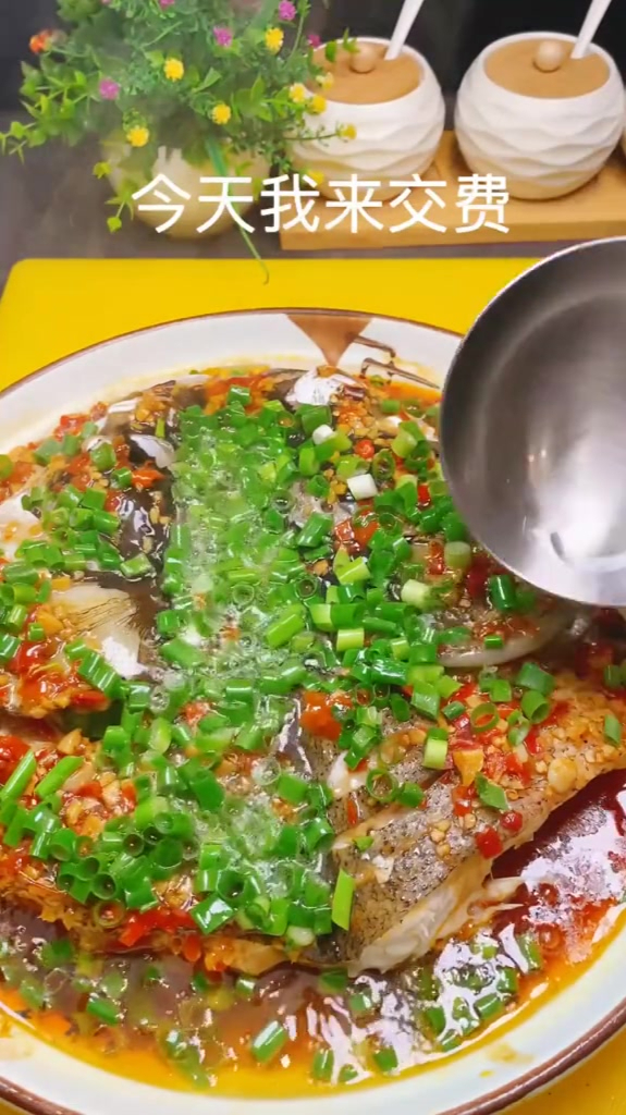 不要再去饭店吃剁椒鱼头了在家做比饭店做的还好吃你也试试吧