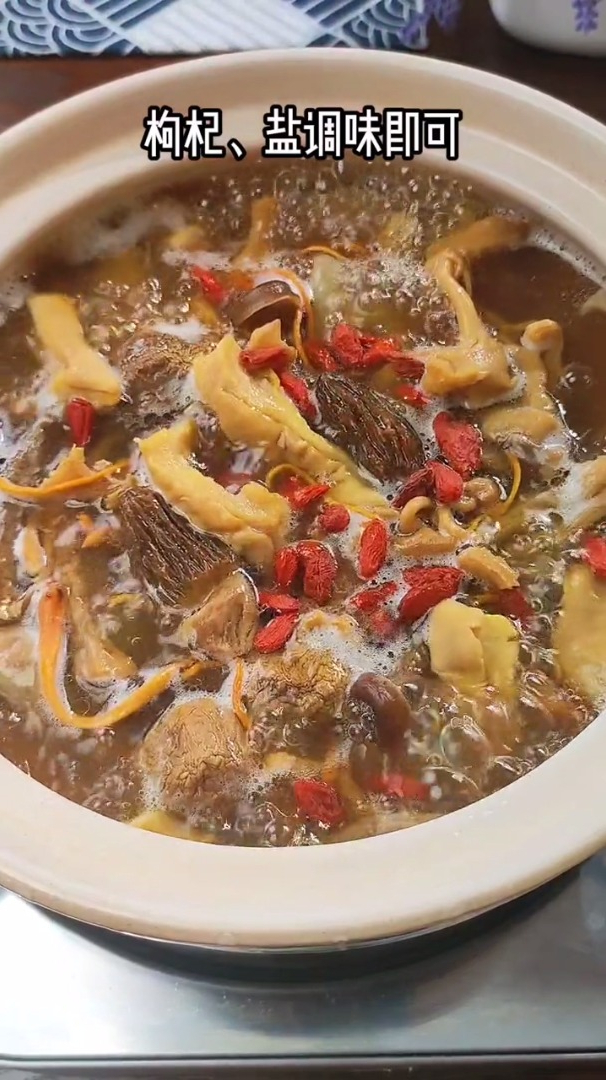 松茸猪肚汤,家里有老公的记得做给他喝哦,营养又美味