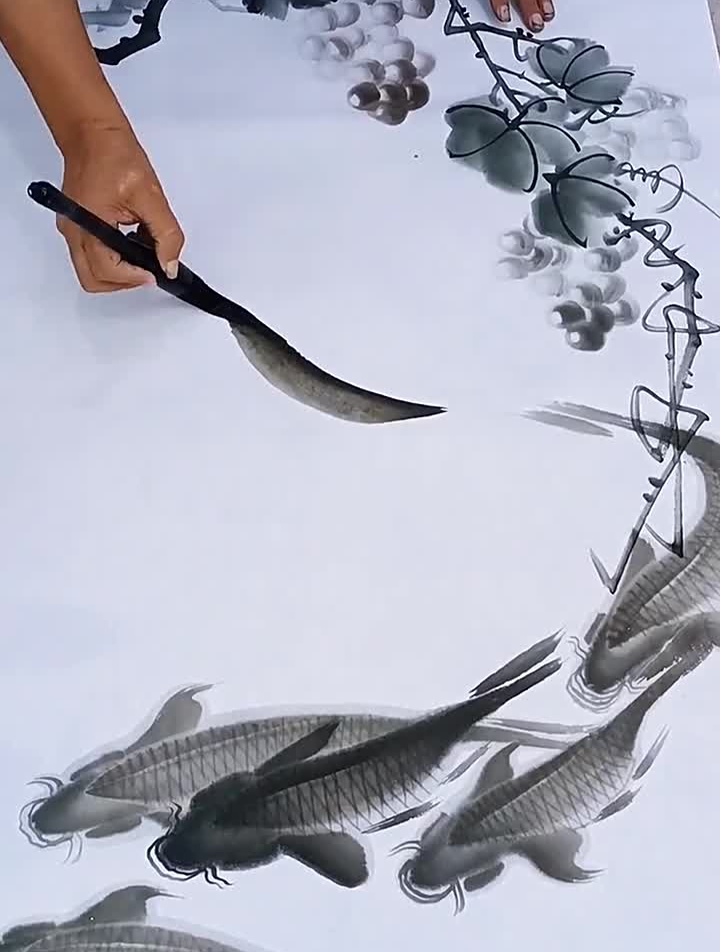 水墨葡萄九鱼画法。国画国画艺术