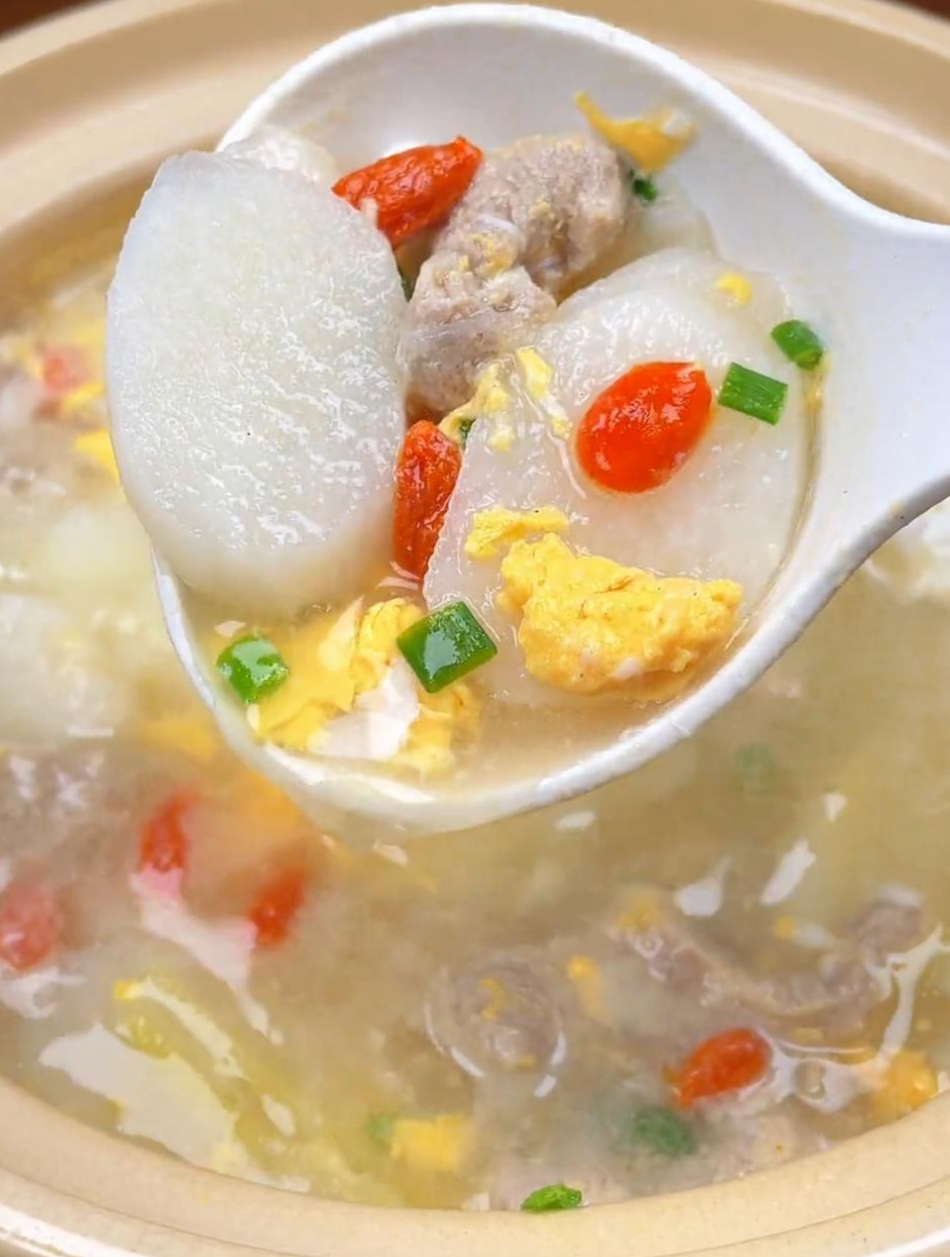 山药瘦肉汤,营养丰富,汤鲜味美,孩子很喜欢