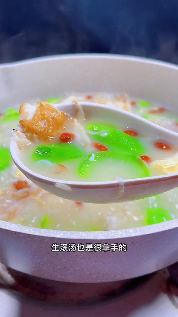 丝瓜虾皮汤,汤鲜味美,低卡营养