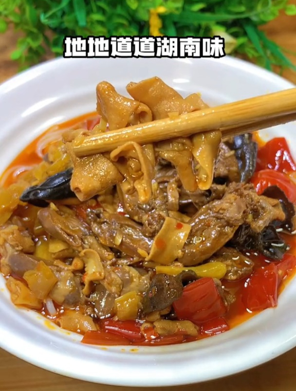 酸酸辣辣的鸡杂粉,不想做饭来一碗