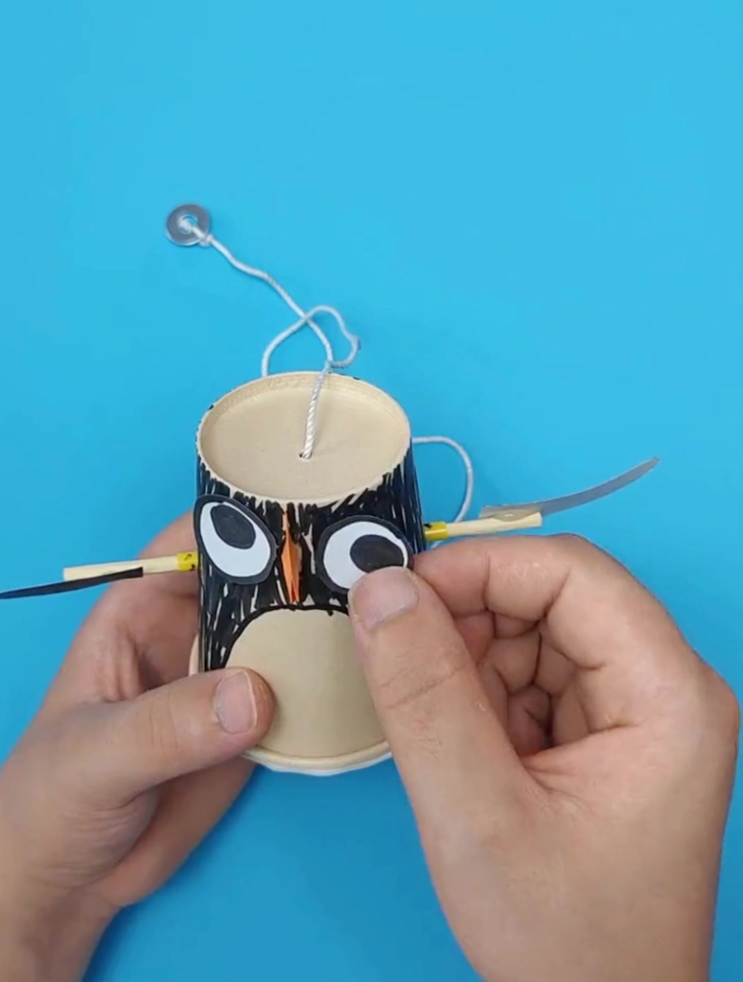 用纸杯做一只翅膀会动的企鹅!