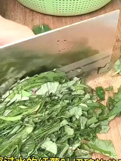 红薯叶窝窝头,地道的农村美食,你还记得它的味道吗 农村美食
