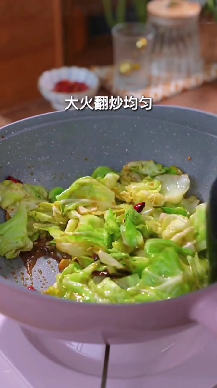 小时候一直吃的包菜都是这么做,喜欢的也做起来吧